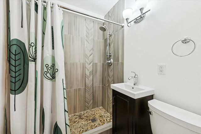 5801 N Sheridan Road 2B, Chicago, IL 60660