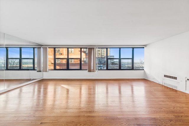 5801 N Sheridan Road 2B, Chicago, IL 60660