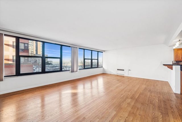 5801 N Sheridan Road 2B, Chicago, IL 60660