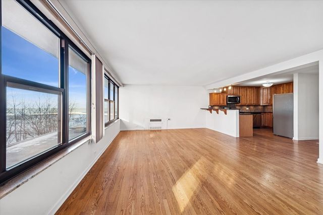 5801 N Sheridan Road 2B, Chicago, IL 60660