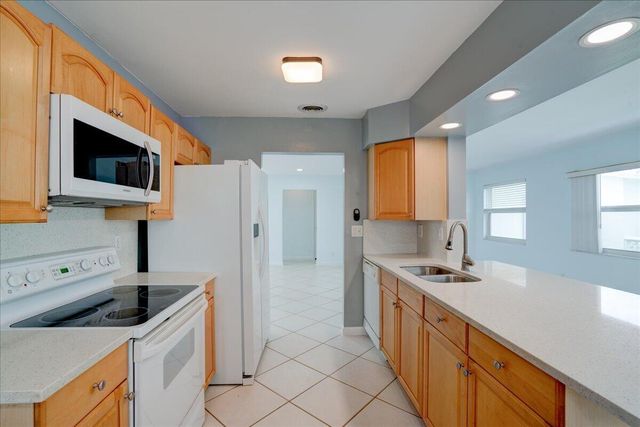 2086 SW 12th Avenue, Boynton Beach, FL 33426