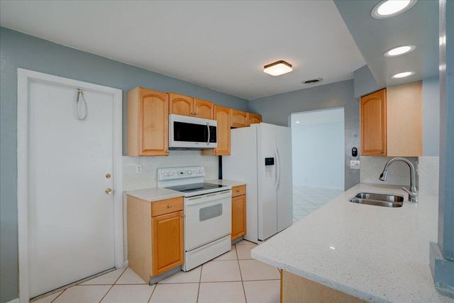 2086 SW 12th Avenue, Boynton Beach, FL 33426