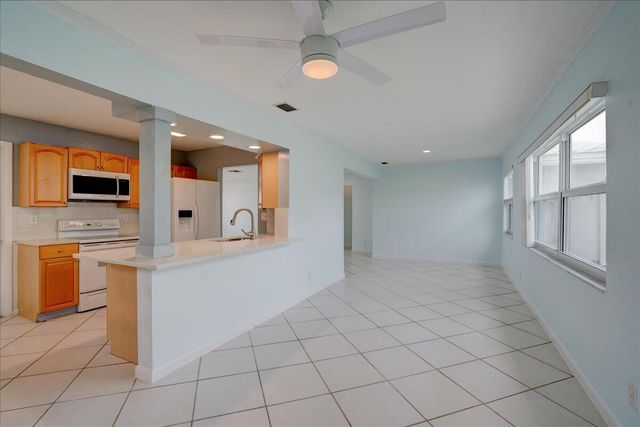 2086 SW 12th Avenue, Boynton Beach, FL 33426