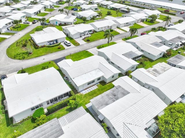 2086 SW 12th Avenue, Boynton Beach, FL 33426