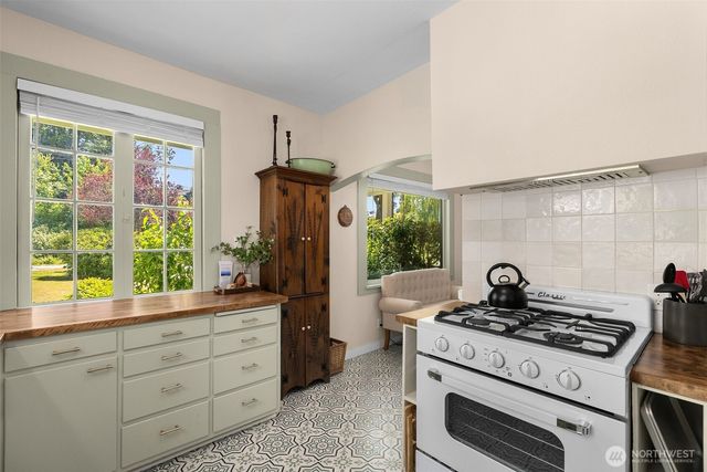8203 Lakewood Road, Stanwood, WA 98292