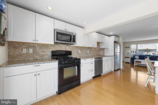 65 MYRTLE DR, Manahawkin, NJ 08050