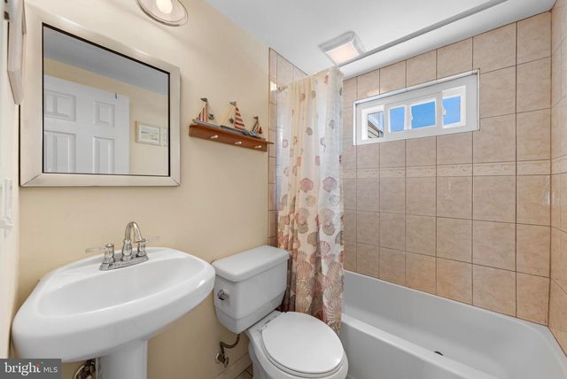65 MYRTLE DR, Manahawkin, NJ 08050
