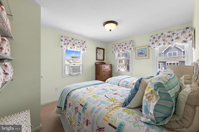 65 MYRTLE DR, Manahawkin, NJ 08050