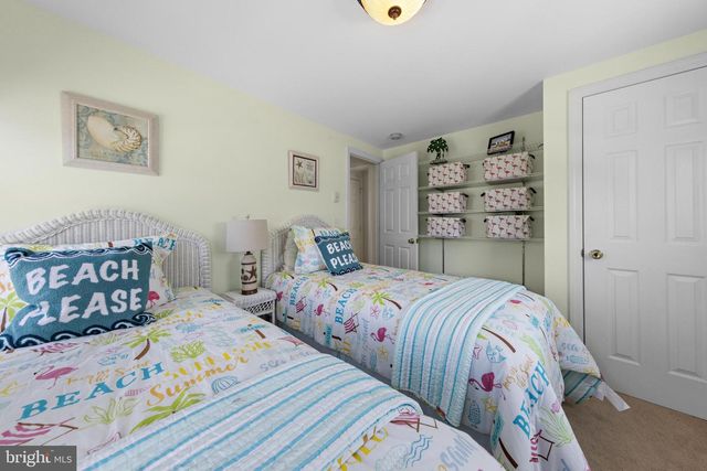 65 MYRTLE DR, Manahawkin, NJ 08050