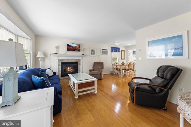 65 MYRTLE DR, Manahawkin, NJ 08050