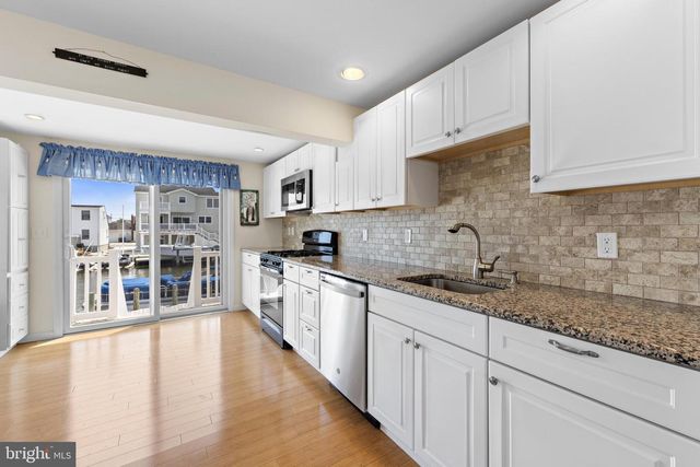 65 MYRTLE DR, Manahawkin, NJ 08050