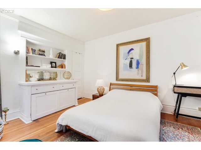 2109 Nw IRVING St, Portland, OR 97210