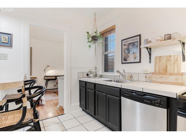 2109 Nw IRVING St, Portland, OR 97210