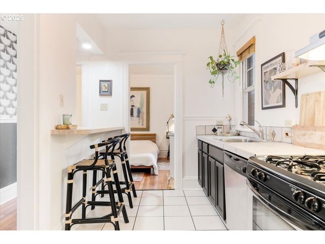 2109 Nw IRVING St, Portland, OR 97210