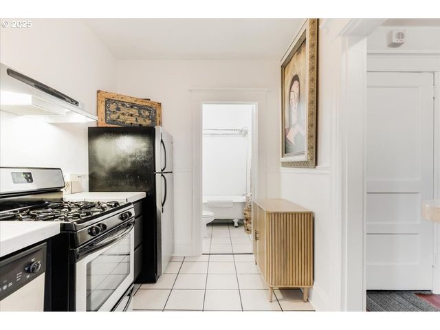 2109 Nw IRVING St, Portland, OR 97210