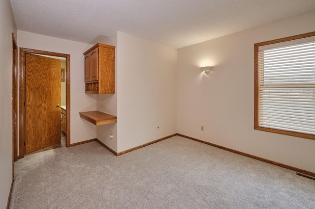 2214 Viola Heights Drive NE, Rochester, MN 55906