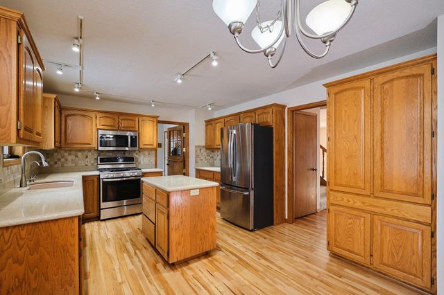 2214 Viola Heights Drive NE, Rochester, MN 55906