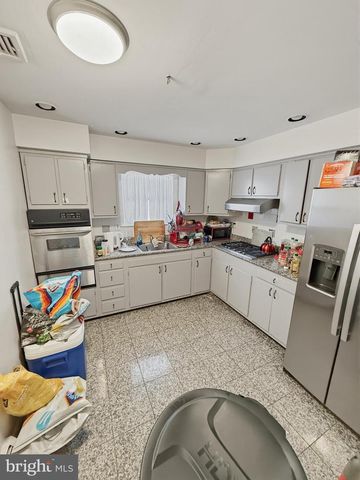 562 LARKSPUR ST, Philadelphia, PA 19116