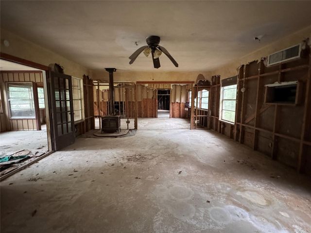 123 Shady Lane, Houston, TX 77336