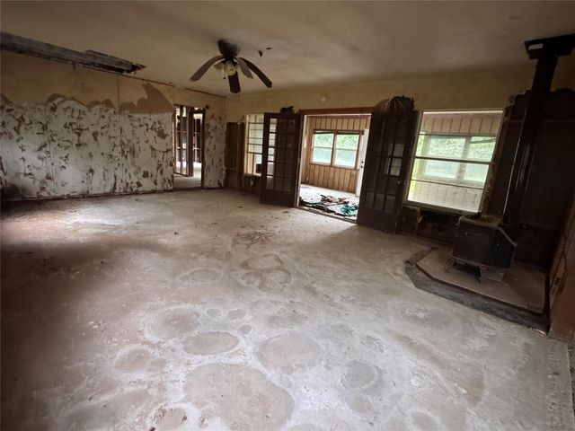123 Shady Lane, Houston, TX 77336