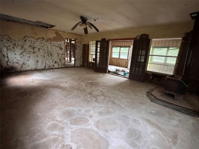 123 Shady Lane, Houston, TX 77336