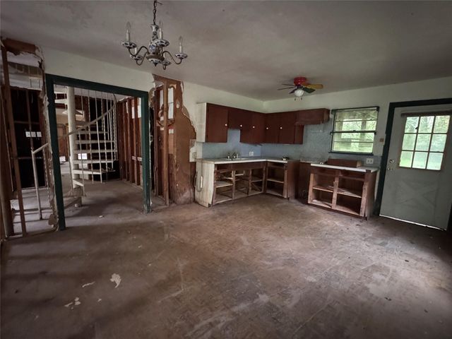 123 Shady Lane, Houston, TX 77336