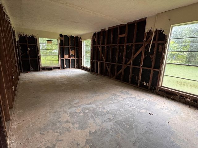 123 Shady Lane, Houston, TX 77336