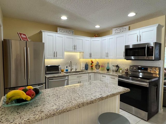 4815 Gladiator Circle, Greenacres, FL 33463