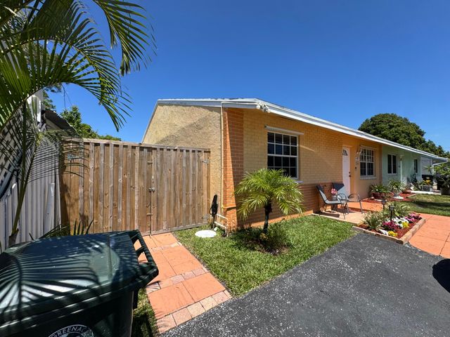 4815 Gladiator Circle, Greenacres, FL 33463