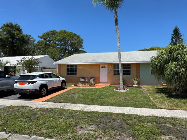 4815 Gladiator Circle, Greenacres, FL 33463