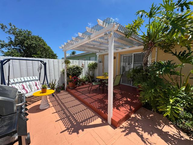 4815 Gladiator Circle, Greenacres, FL 33463