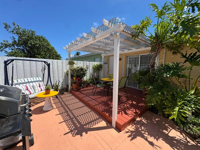 4815 Gladiator Circle, Greenacres, FL 33463