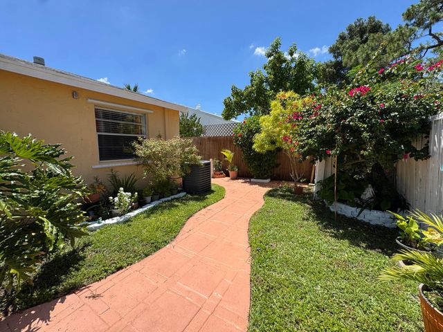 4815 Gladiator Circle, Greenacres, FL 33463