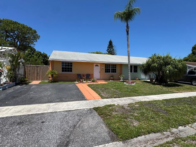 4815 Gladiator Circle, Greenacres, FL 33463