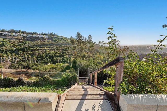 6379 Oakridge, San Diego, CA 92120