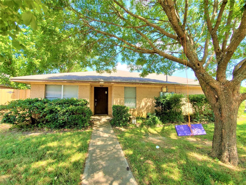 1002 Mulkey Lane, Denton, TX 76209