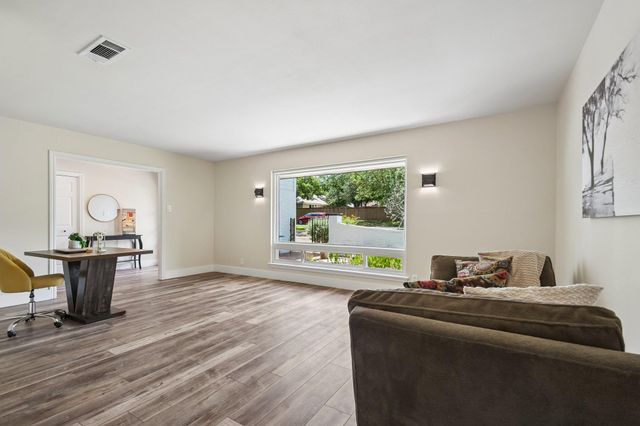 9203 Comburg DR, Austin, TX 78748