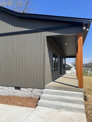 401 Hawkins St, Cowan, TN 37318