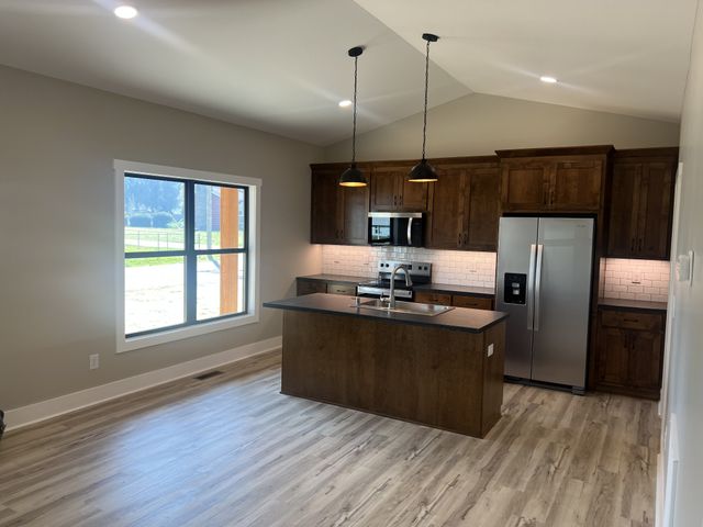 401 Hawkins St, Cowan, TN 37318