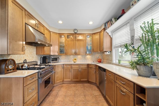 5 Leo Ter, Bloomfield Twp., NJ 07003