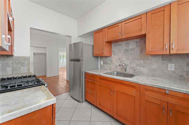 531 16th St, Miami Beach, FL 33139