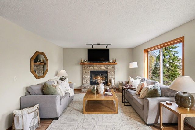 19077 Gladstone Boulevard N, Maple Grove, MN 55311