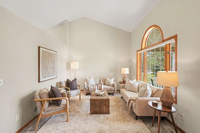 19077 Gladstone Boulevard N, Maple Grove, MN 55311