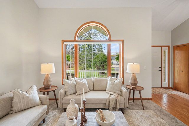 19077 Gladstone Boulevard N, Maple Grove, MN 55311