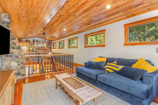 33 Star Gazer Lane, Comstock Park, MI 49321