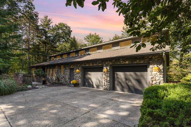 33 Star Gazer Lane, Comstock Park, MI 49321