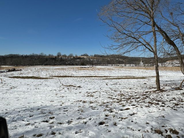 300 Round Up Lane, Bakersfield, MO 65609