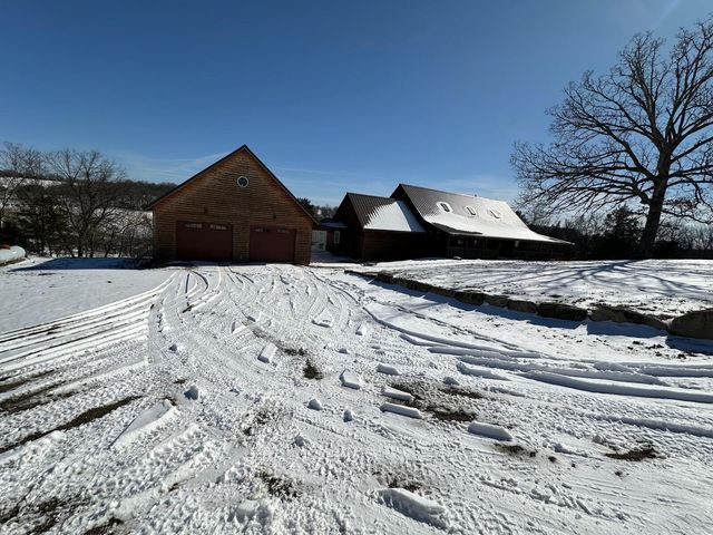 300 Round Up Lane, Bakersfield, MO 65609