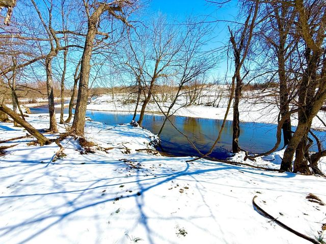 300 Round Up Lane, Bakersfield, MO 65609