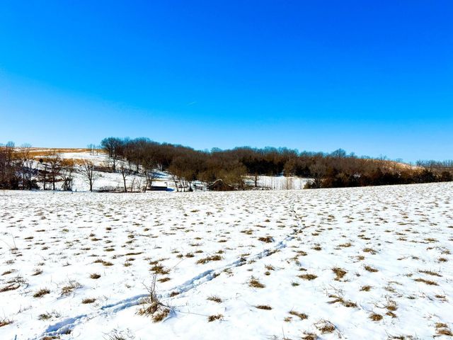 300 Round Up Lane, Bakersfield, MO 65609